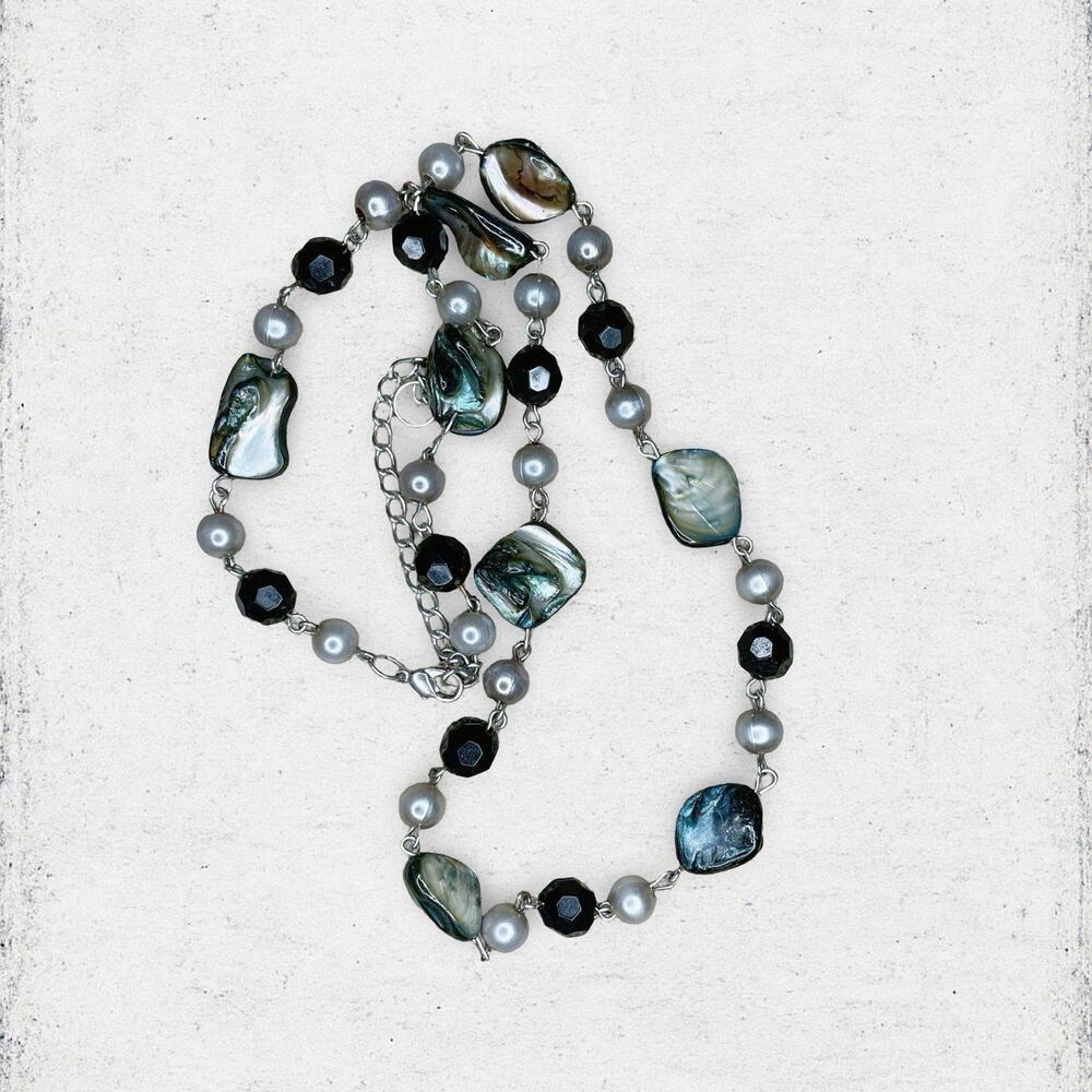 139. Navy Shell Necklace Silvertone